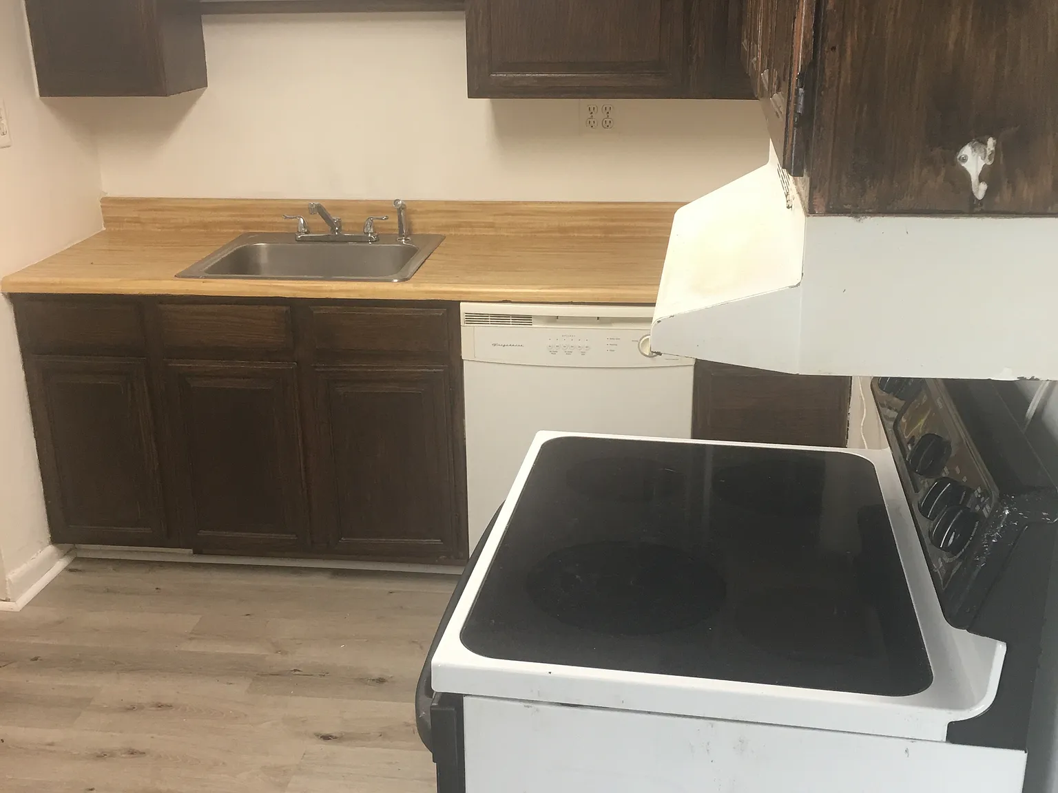 6 bed, 1600 sqft, $890 — Photo 2
