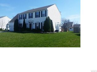 111 Old Carriage House Rd, Grand Island, NY 14072