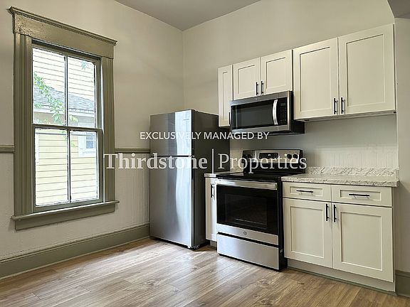 2nd image of 210 E 9th St