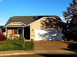 805 Meadow Dr, Molalla, OR 97038