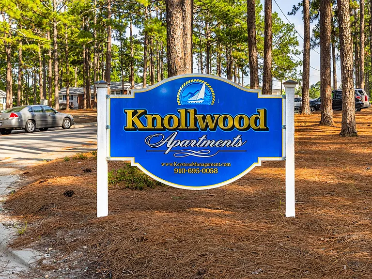 Knollwood Apartments — Photo 20
