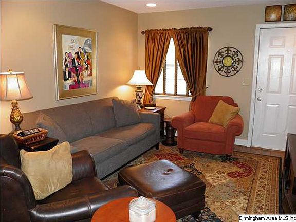 2nd image of 914 Penny Ln