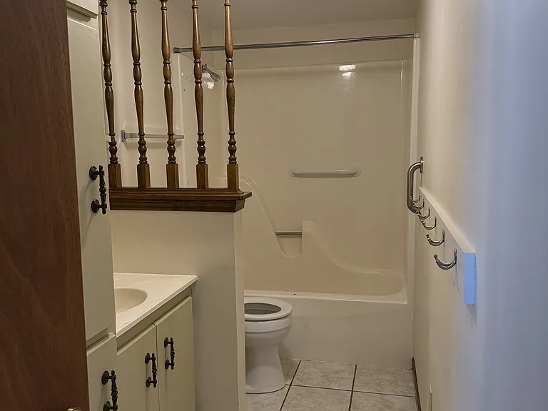 405 W Jewell St — Photo 4