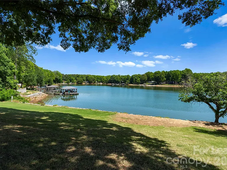 7113 Brookview Ln — Photo 3