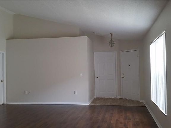 4th image of 828 Rollins Dr