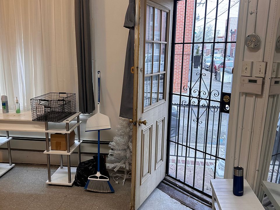 1st image of 2024 Dickinson St Floor 1