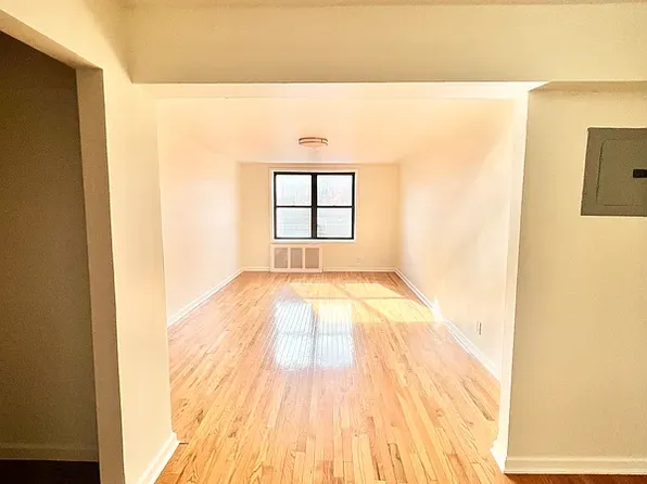 41-40 Denman Street image 1 of 7