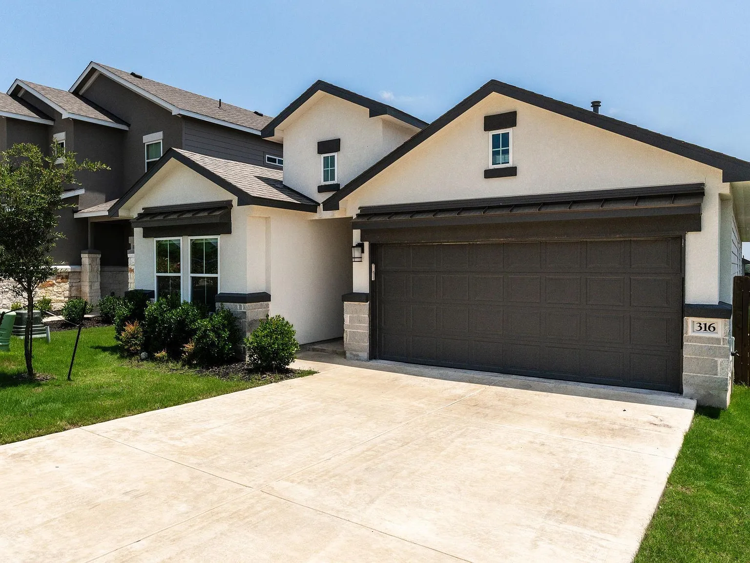 4 bed, 2.0 bath, 2013 sqft, $2,600 — Photo 3