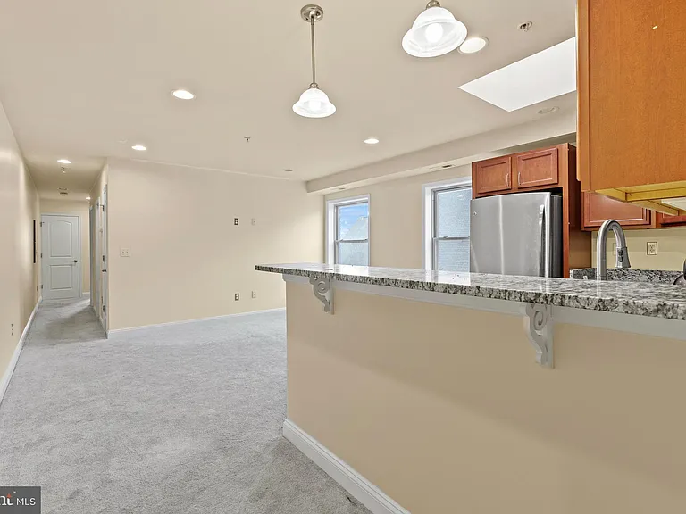 922 Madison St NW #304 — Photo 4