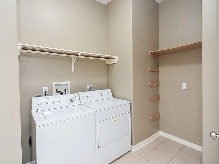 15975 Cottage Ivy Cir — Photo 31