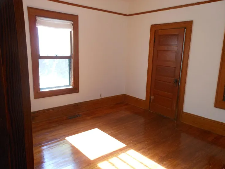 Middle Bedroom