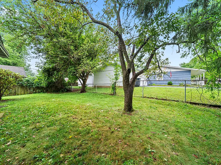 819 Pleasant Dr — Photo 38