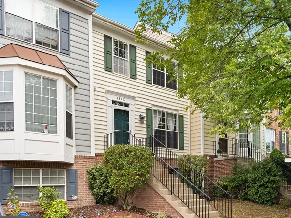 43212 Center St, Chantilly, VA 20152