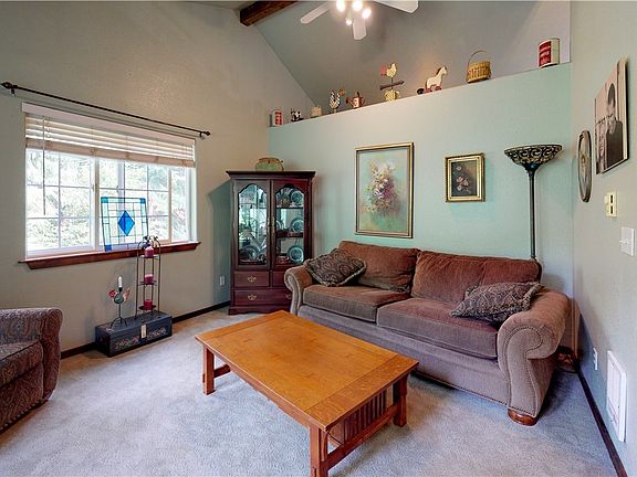 3rd image of 91 NE Lorrain Ct