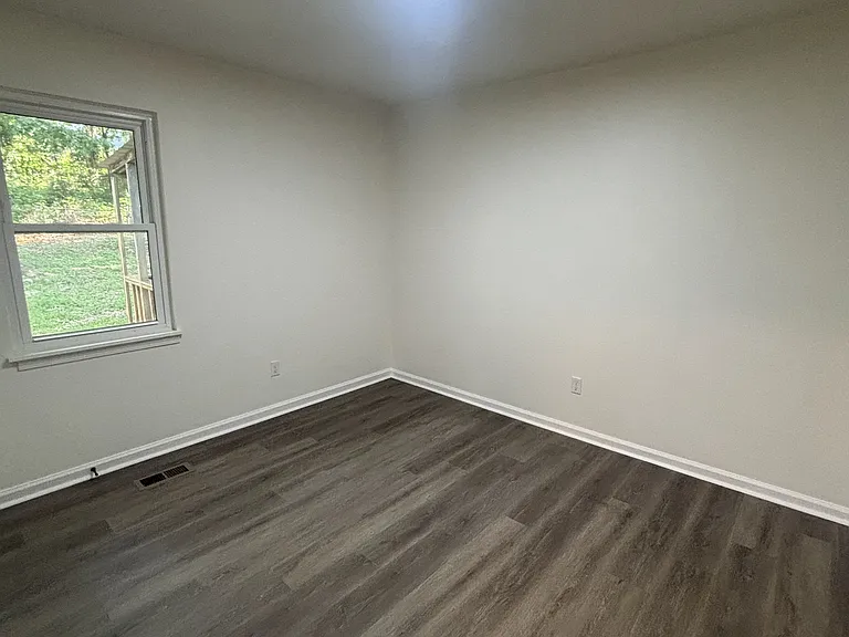 2535 Martin Cir — Photo 11