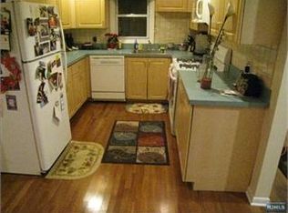 8 Eldorado Ct, Rochelle Park, NJ 07662