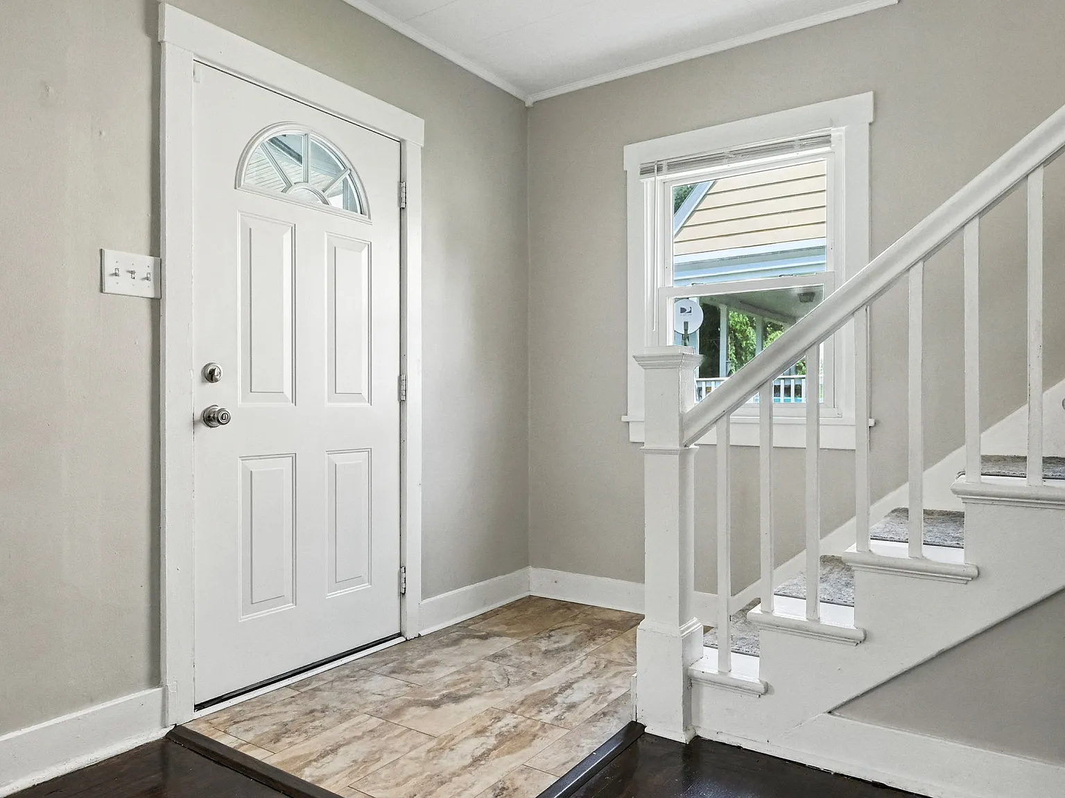 3 bed, 1.5 bath, 1256 sqft, $1,300 — Photo 1