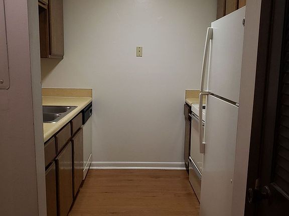 5th image of 298 Yelton Ct #0