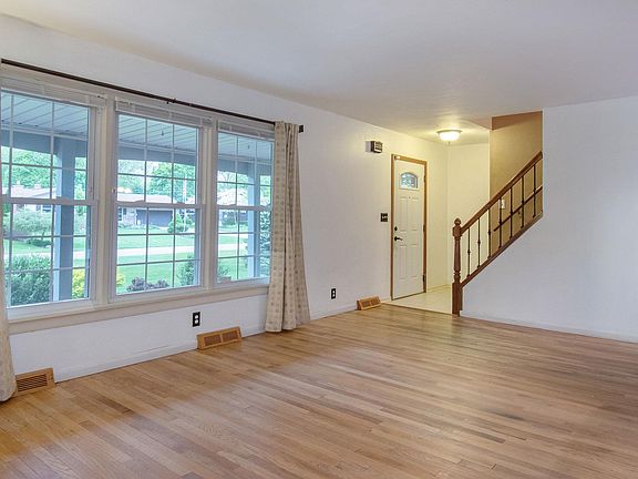 5th image of 23020 Gardena Pl