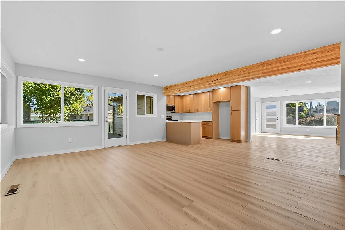 4 bed, 1584 sqft, $4,000 — Photo 3