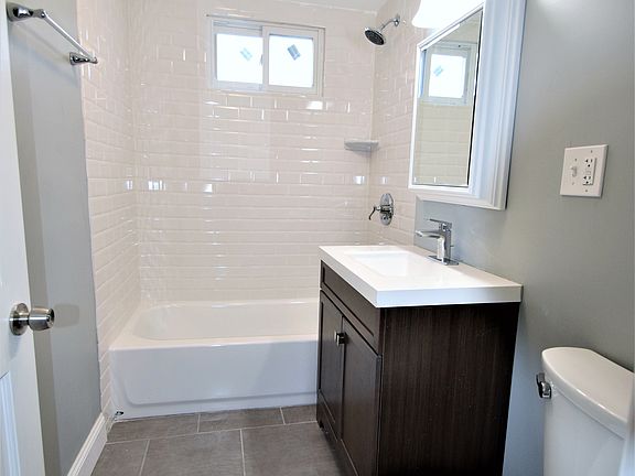 Main Bathroom with Subway Tiling