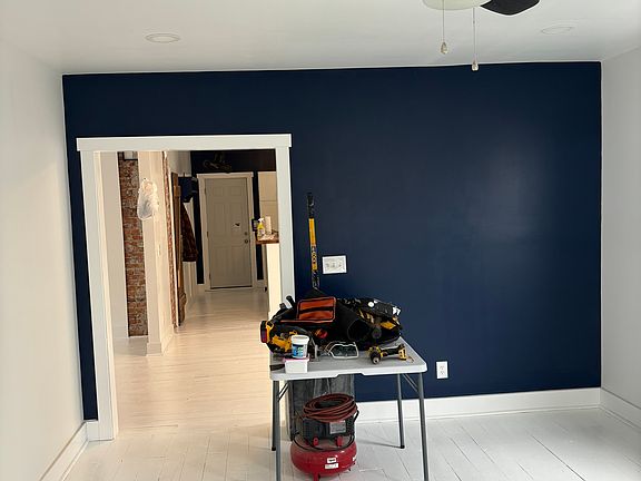 5th image of 1025 Warren St #1