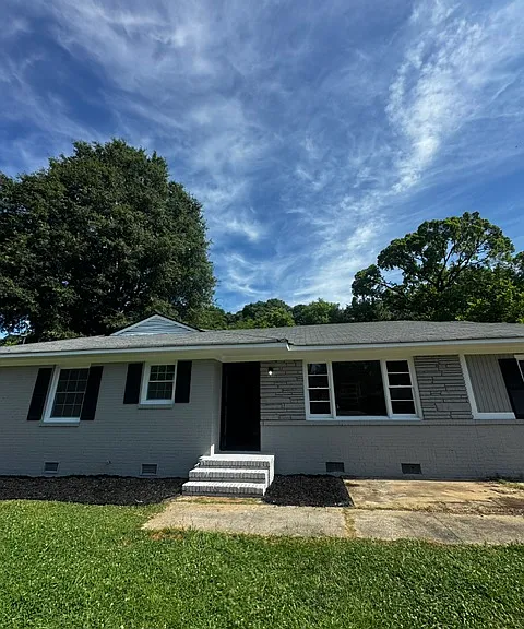 2841 Hawthorne Dr — Photo 1