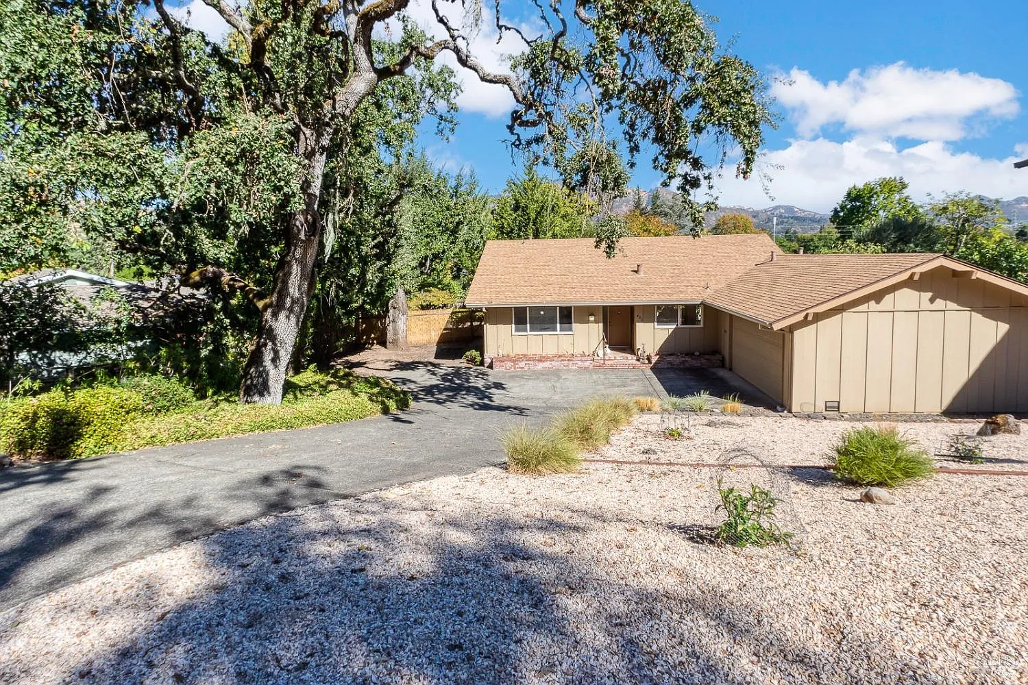 432 Hillsdale Drive photo 1