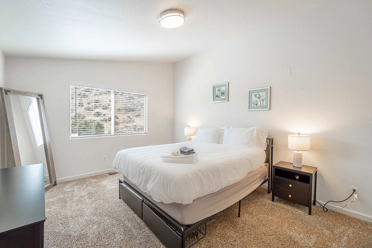 3 bed, 2.0 bath, 1280 sqft, $6,149 — Photo 2