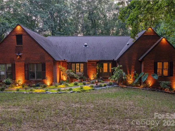 408 Florence Cir, Statesville, NC 28625