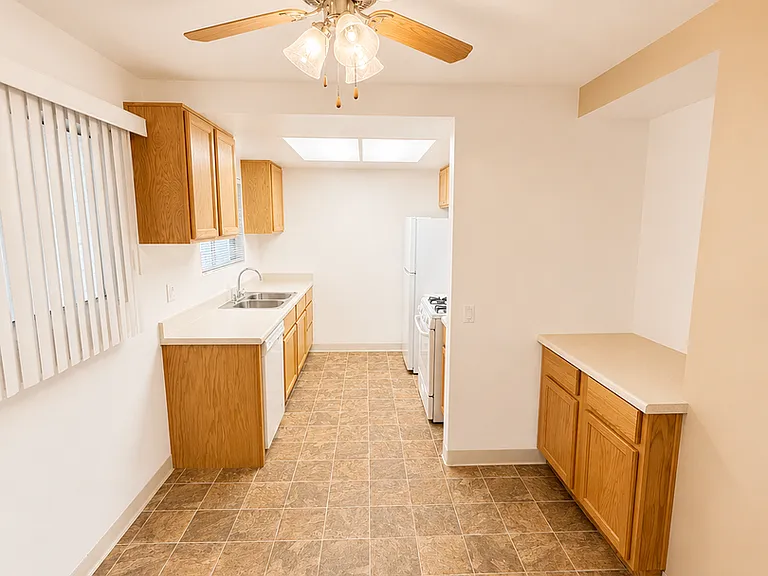 The Del Ciervo Apartments — Photo 10