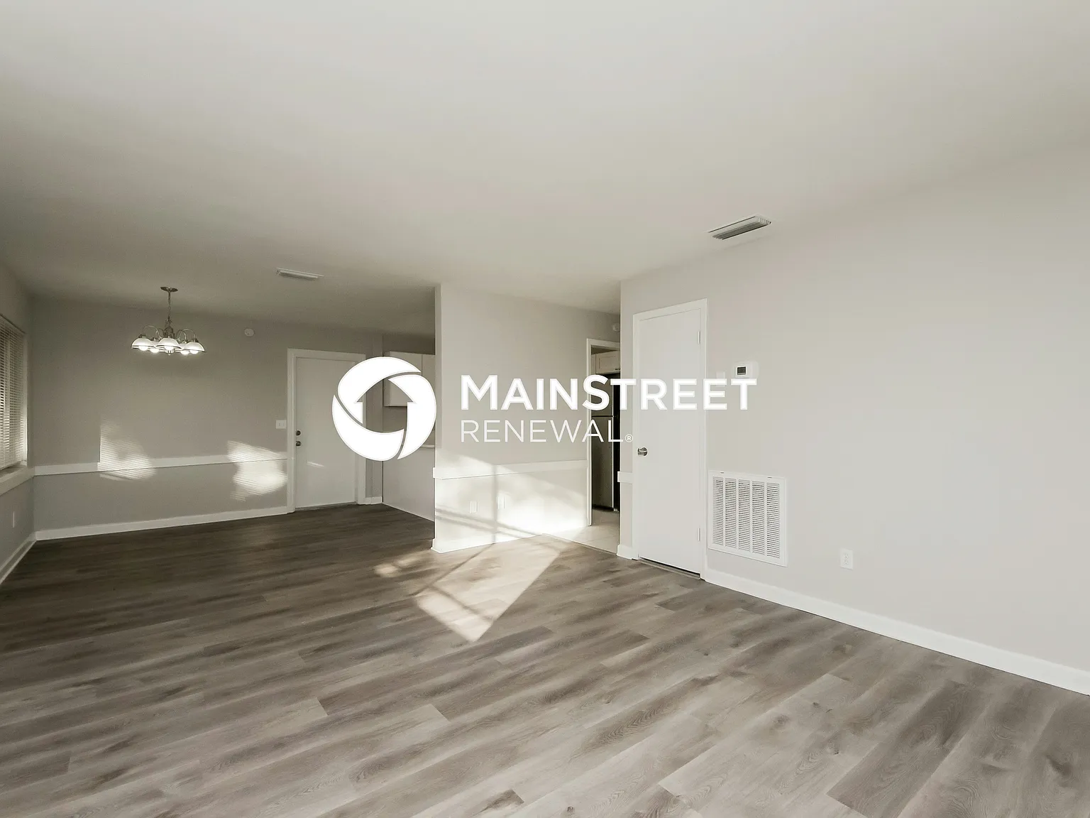 240 16TH ST NE — Photo 3