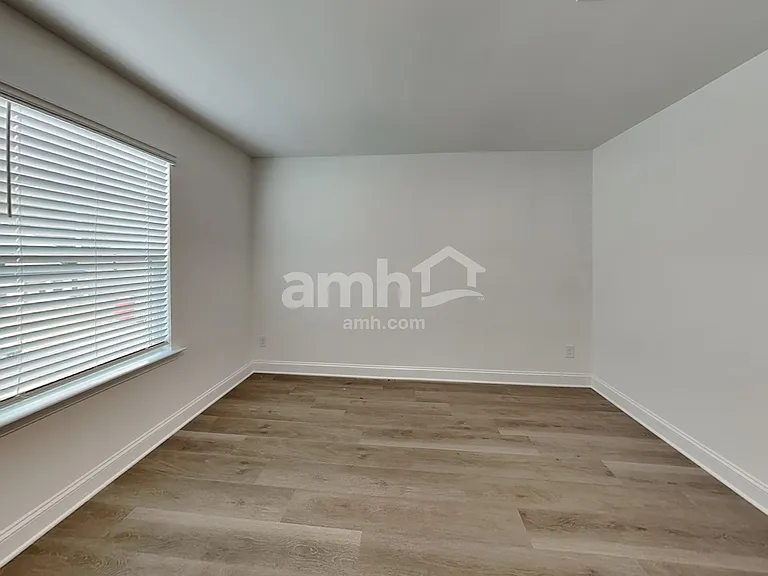 1128 Livengood Way — Photo 19