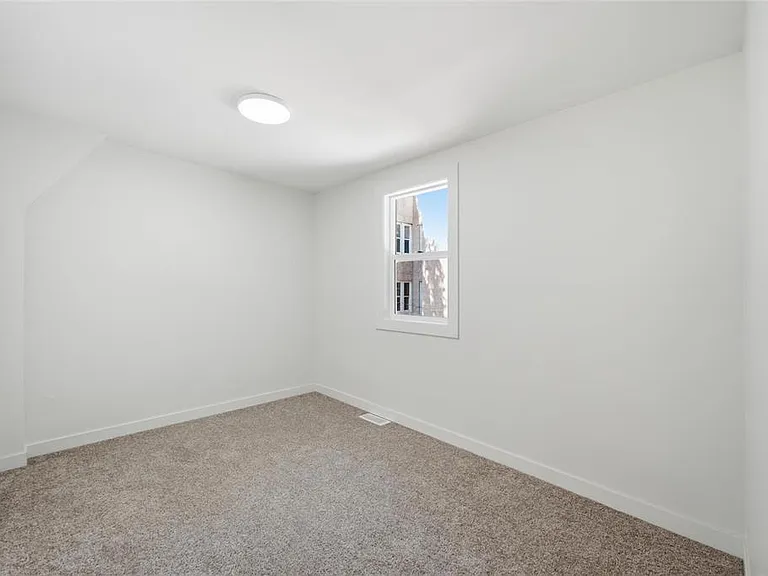 11 Luxton Ave #A — Photo 7