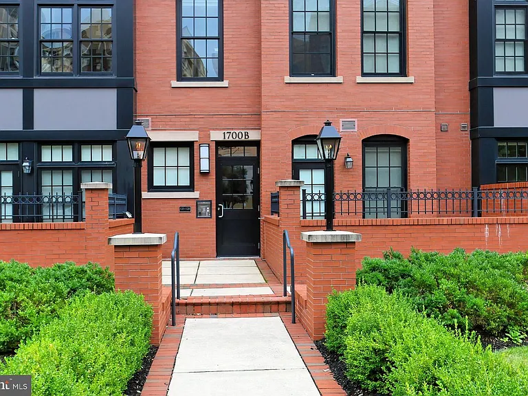 1700 Clarendon Blvd #123 — Photo 2
