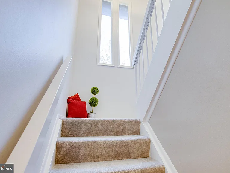 12303 Mulberry Ct — Photo 32