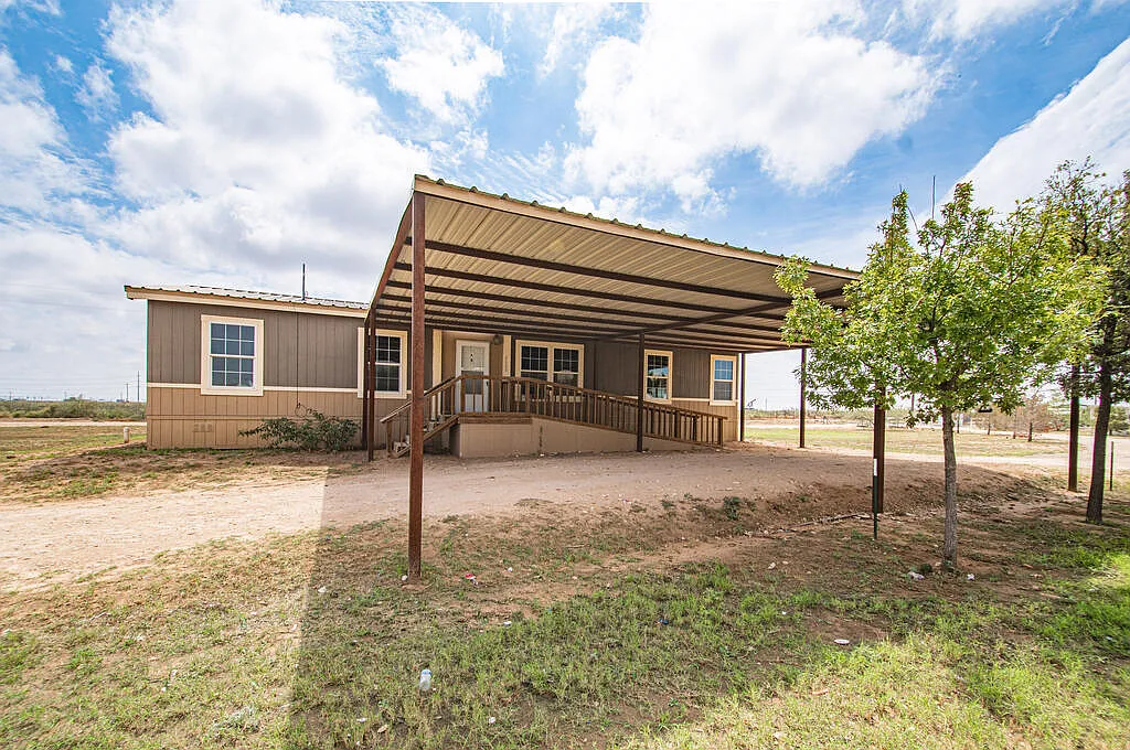 4 bed, 2.0 bath, 1560 sqft, $2,000 — Photo 4