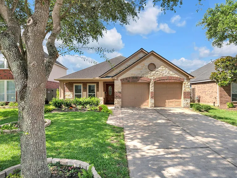 28223 Fantail Dr — Photo 1