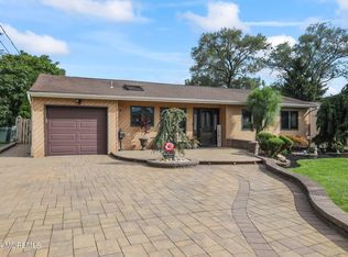 11 Duke Ct, Parlin, NJ 08859