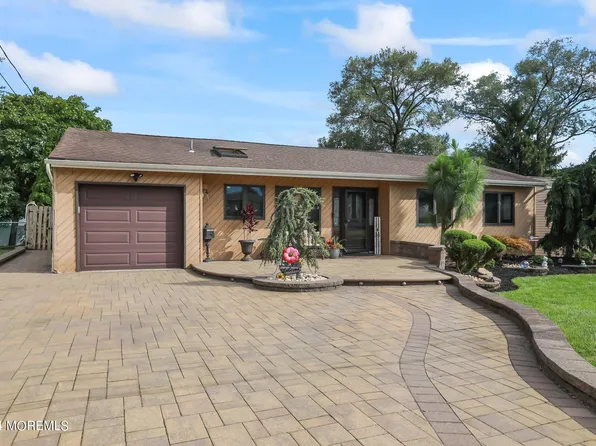 11 Duke Court, Parlin, NJ 08859