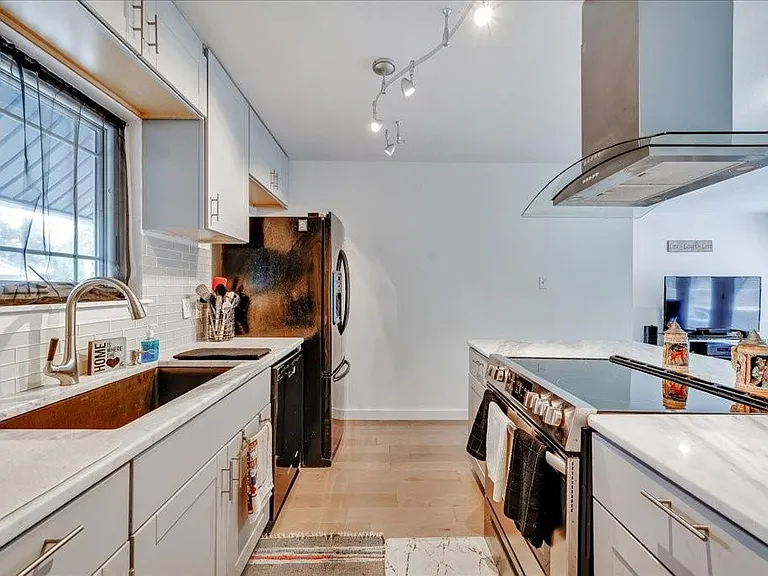 8001 Briarwood Ln — Photo 12
