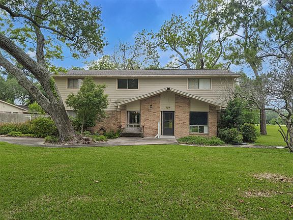 2nd image of 102 Post Oak Rd