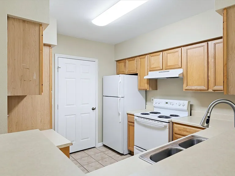 1015 Villagio Cir #202 — Photo 12