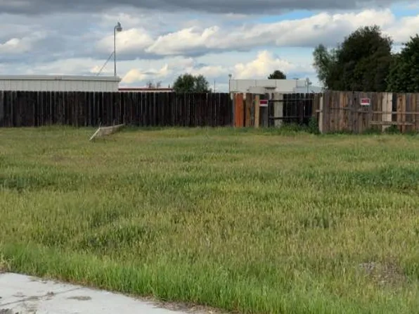 1530 Sarba Ct, Los Banos, CA 93635