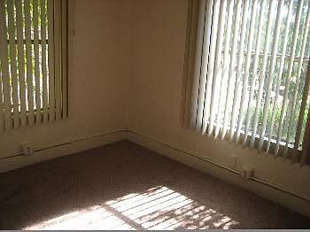 4th image of 528 1/2 Park Ln