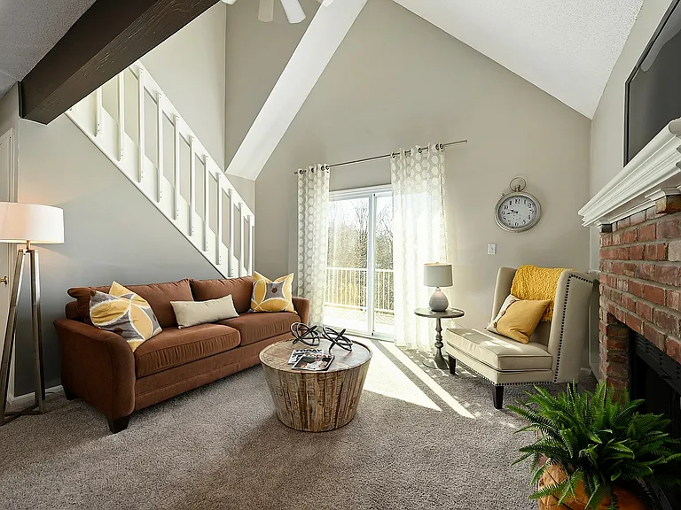 Lakeview Loft - Living Room