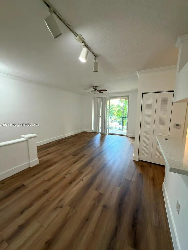 Porto Bellagio Condo — Photo 3