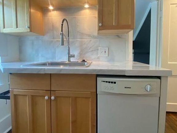 4th image of 2757 Gardner Ave