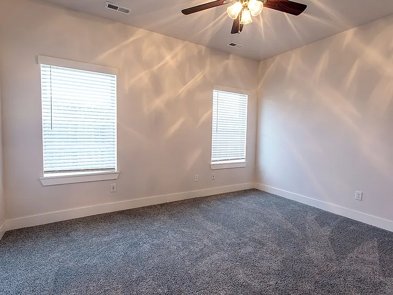 540 S Kickapoo Ave — Photo 14