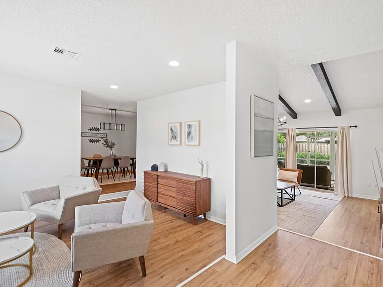 1019 Larch Way — Photo 3